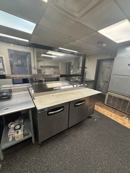 3221 Lorain Ave, Cleveland, OH à louer - Photo du bâtiment - Image 2 de 16