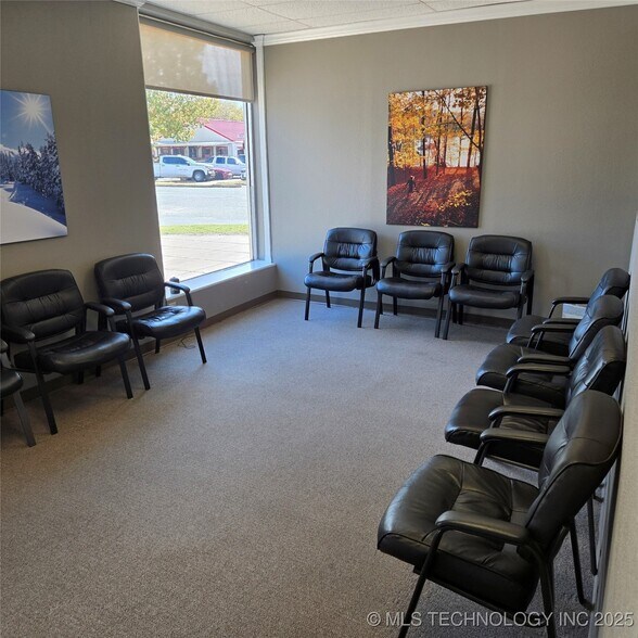 523 E 6th St, Okmulgee, OK à vendre - Photo du bâtiment - Image 2 de 28