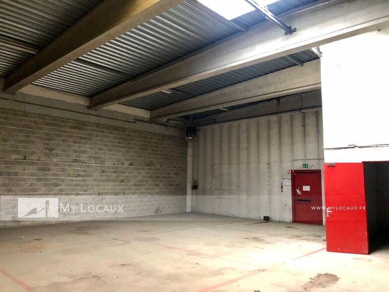 Flex in Herblay-sur-Seine for lease - Interior Photo - Image 2 of 8