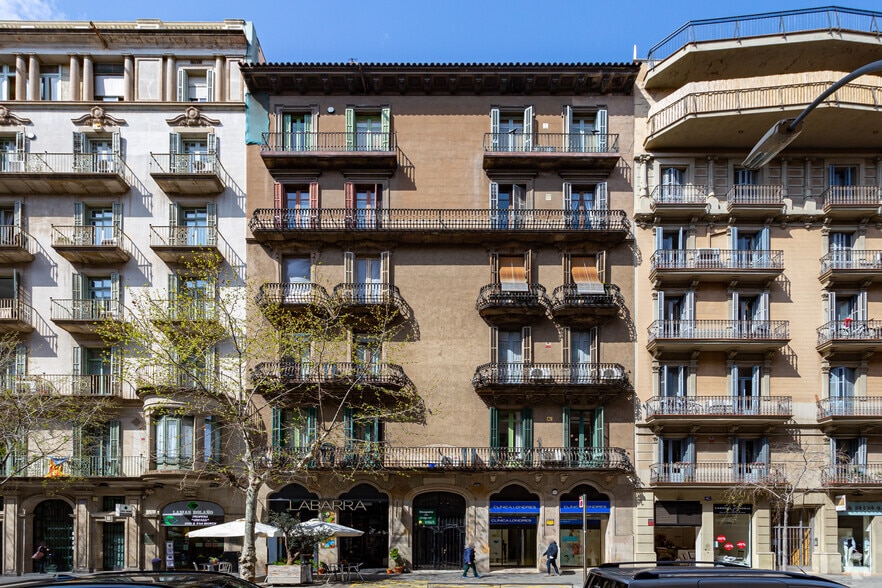 Carrer del Rosselló, 231, Barcelone, Barcelona à louer - Photo du bâtiment - Image 2 de 5