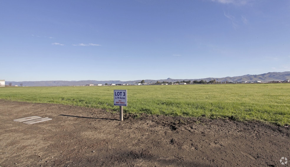 1751 Airway Dr, Hollister, CA à vendre - Photo du bâtiment - Image 3 de 5