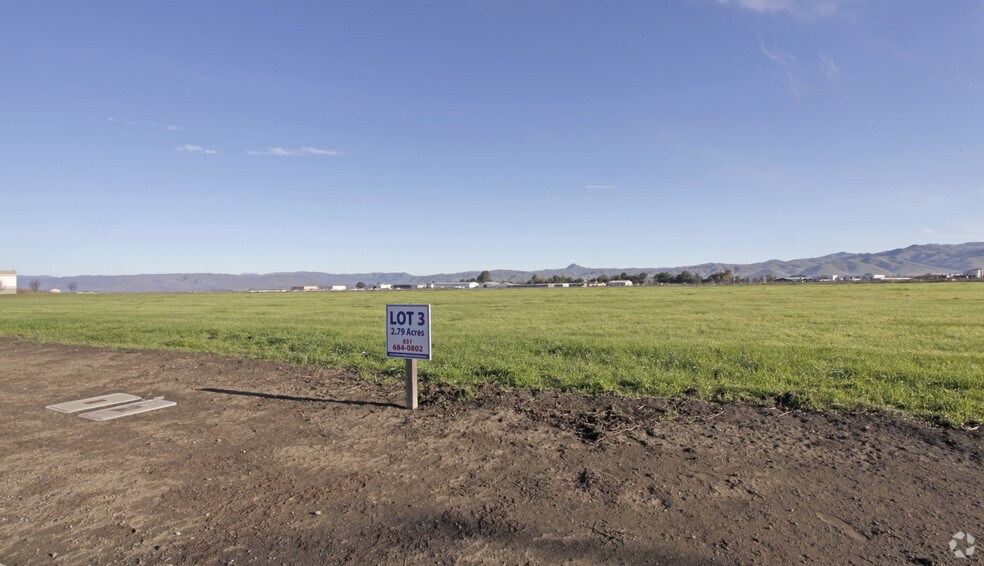 1751 Airway Dr, Hollister, CA à vendre - Photo du bâtiment - Image 3 de 5