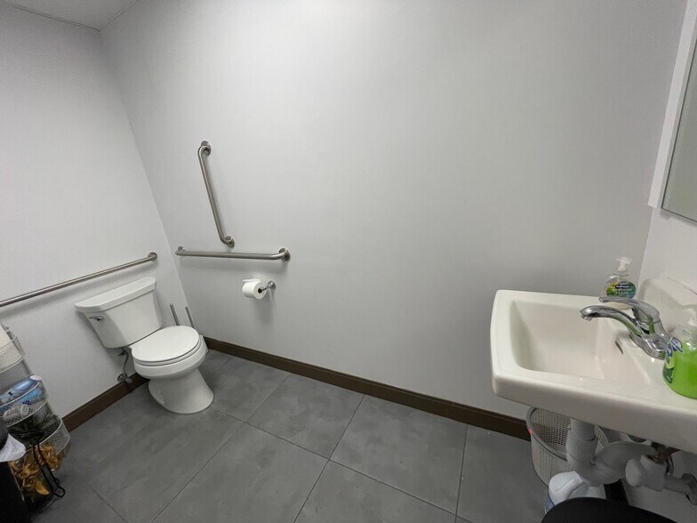 36-18 Main St, Flushing, NY à vendre - Photo intérieure - Image 3 de 19