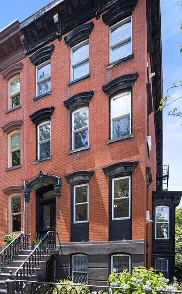 24 W Hamilton Pl, Jersey City, NJ for sale - Building Photo - Image 2 of 26