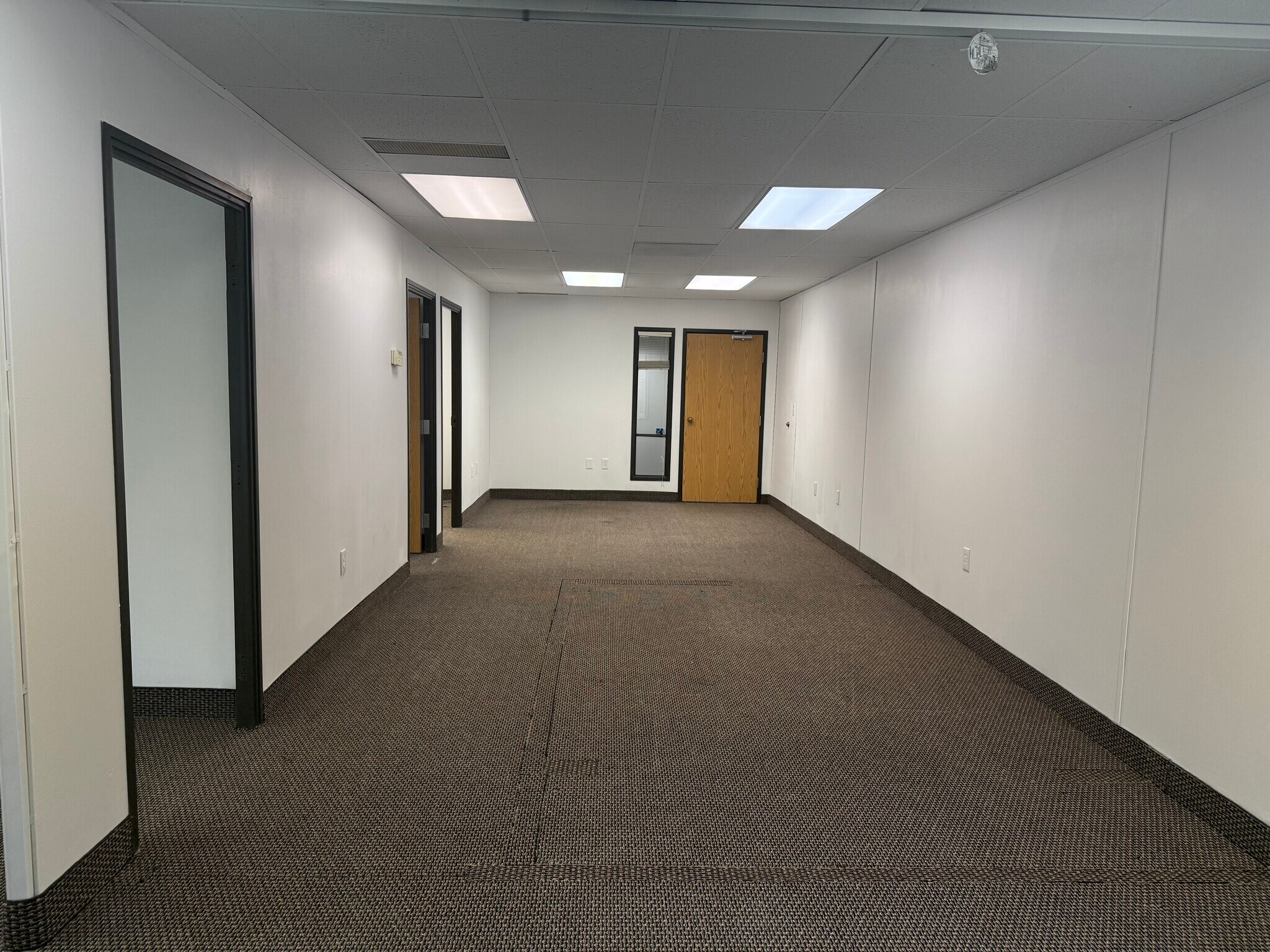 28200 Orchard Lake Rd, Farmington Hills, MI for lease Interior Photo- Image 1 of 8