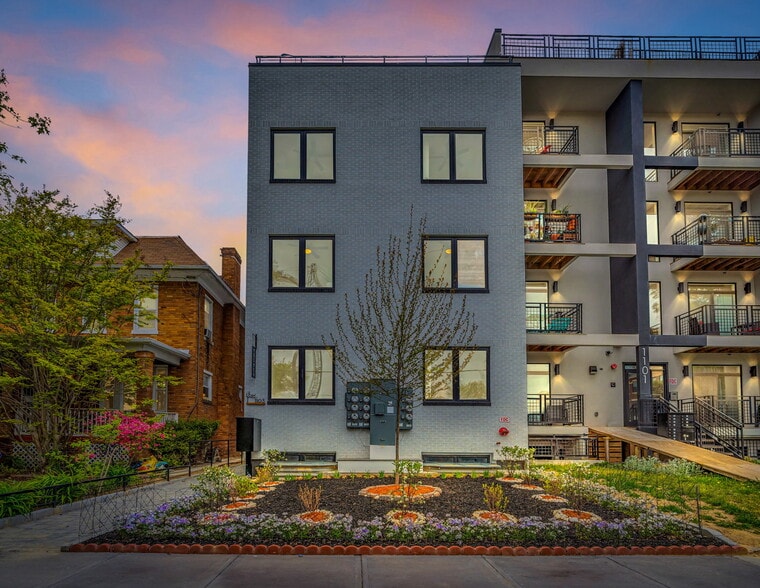 1103 Fern St NW, Washington, DC à vendre - Photo du bâtiment - Image 3 de 57