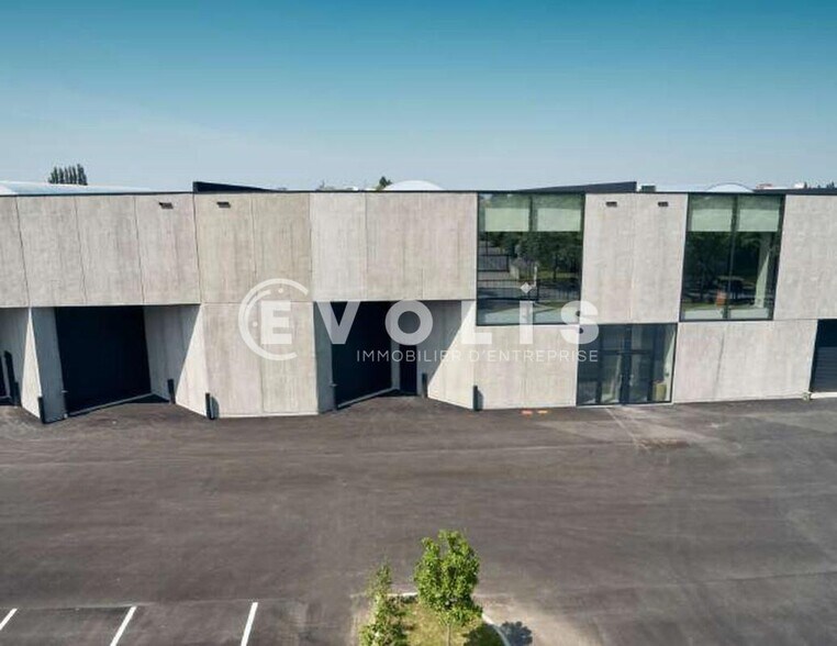 19 Rue Du Vertuquet, Neuville-en-Ferrain for lease - Building Photo - Image 2 of 15