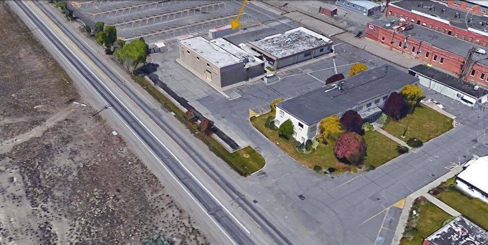 2111 E Hawthorne Rd, Mead, WA à louer - Photo du bâtiment - Image 3 de 6