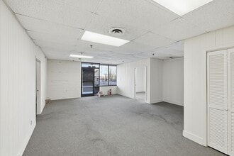 1207 Textile Pl, High Point, NC for lease Interior Photo- Image 1 of 3