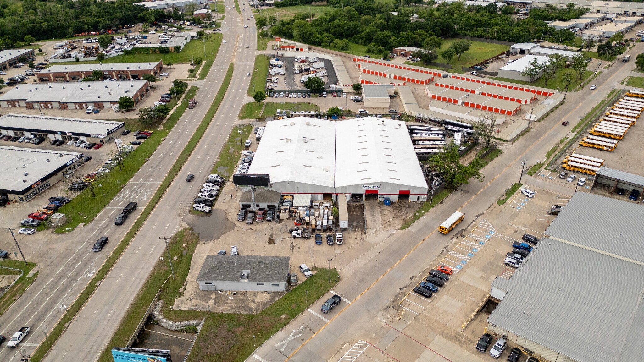 699 E Highway 121 Business, Lewisville, TX à louer Photo du bâtiment- Image 1 de 2