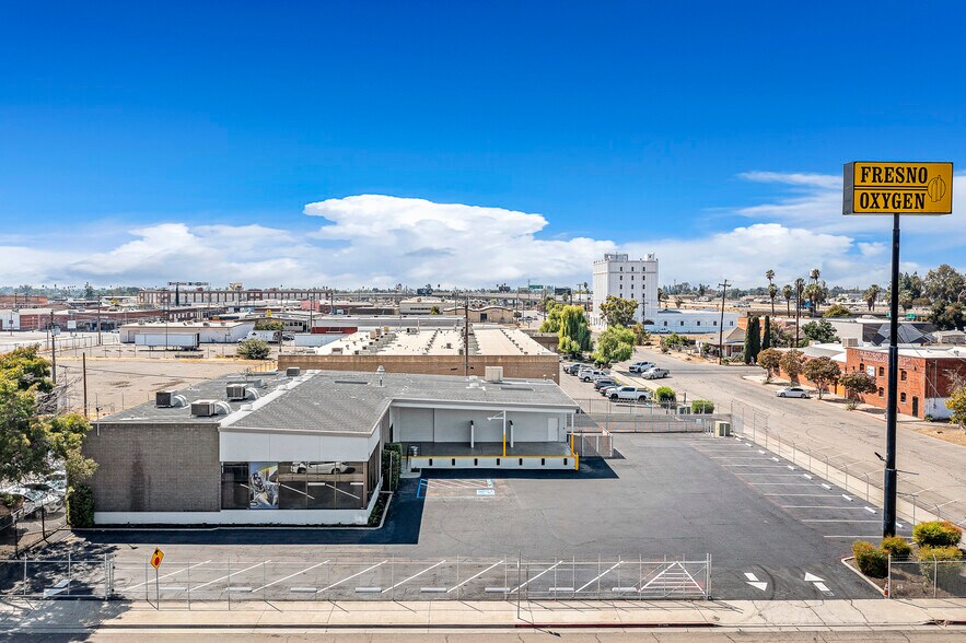 245 M St, Fresno, CA for lease - Building Photo - Image 2 of 19