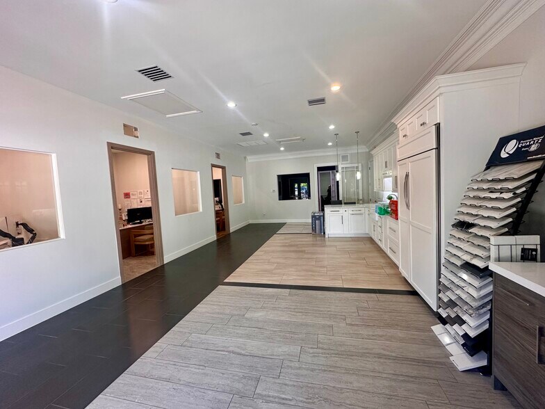5731 NE 14th Ave, Fort Lauderdale, FL à louer - Photo intérieure - Image 3 de 15