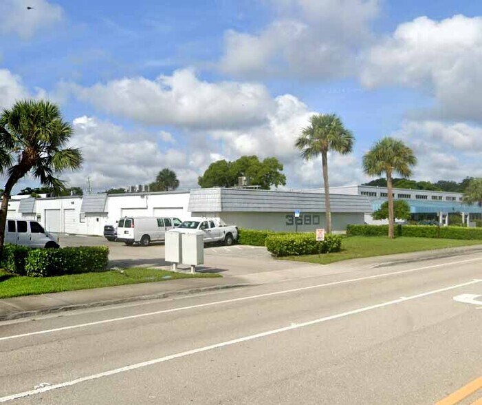 3680 Investment Ln, Riviera Beach, FL à vendre - Photo du bâtiment - Image 1 de 18