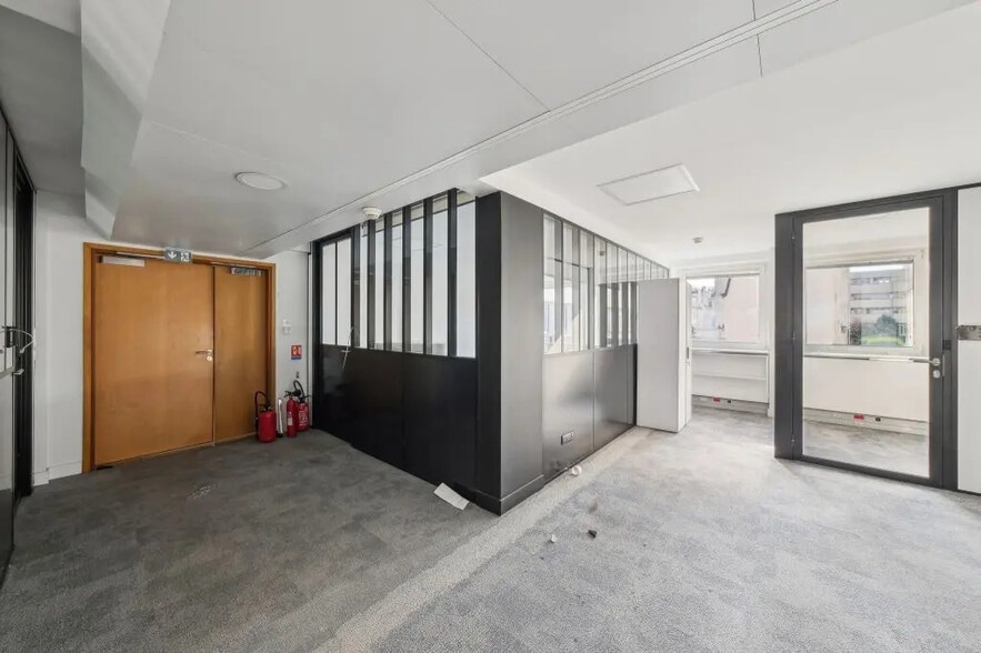 137-139 Rue De L'Universite, Paris for lease - Building Photo - Image 2 of 12