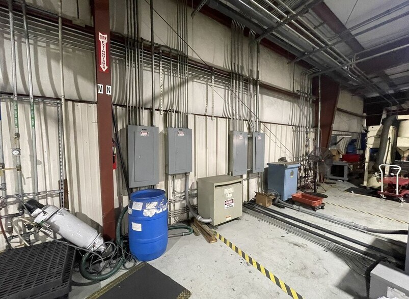 120 Saint Charles Ave, Flora, MS for lease - Interior Photo - Image 3 of 4