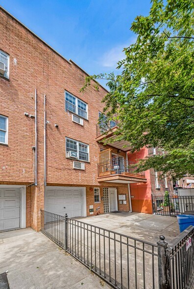 3530 10th St, Astoria, NY à vendre - Photo principale - Image 1 de 9