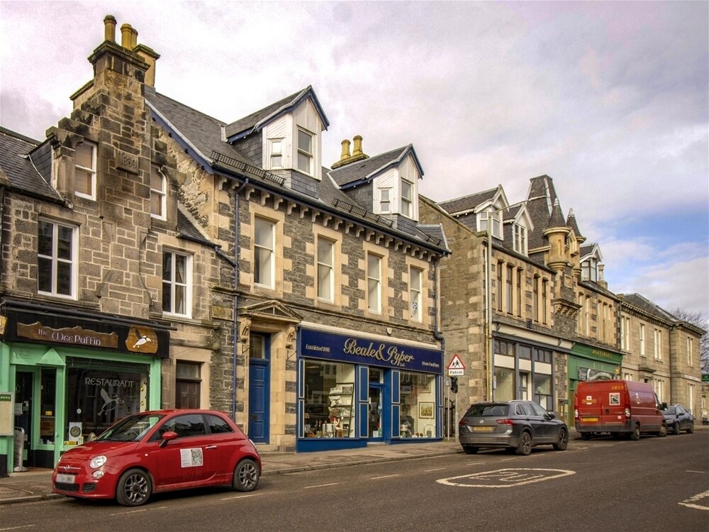 9-11 High St, Grantown On Spey à vendre Photo du bâtiment- Image 1 de 17