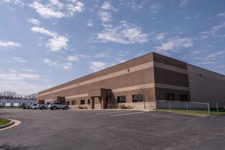 8625 Byron Commerce St SW, Byron Center, MI à louer - Photo du bâtiment - Image 2 de 9