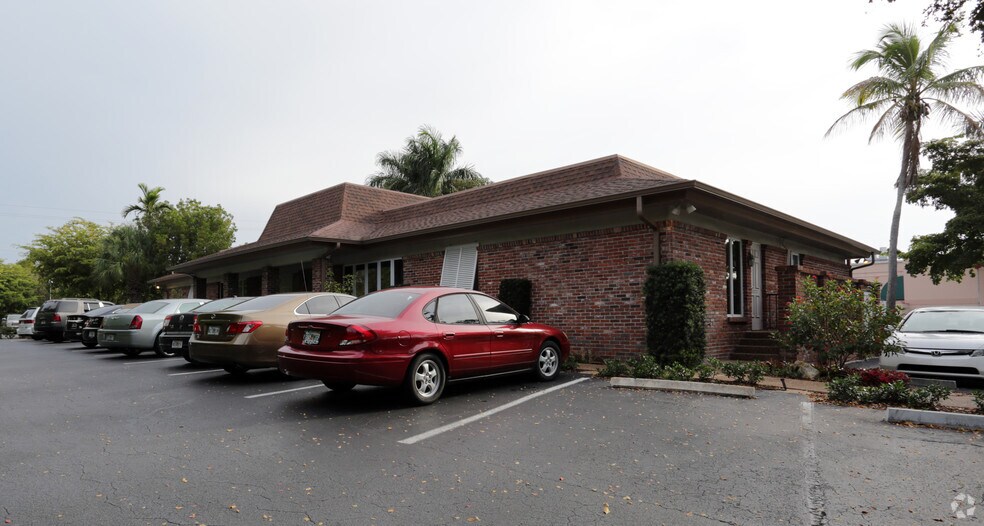 775 1st Ave N, Naples, FL à vendre - Photo du bâtiment - Image 3 de 4