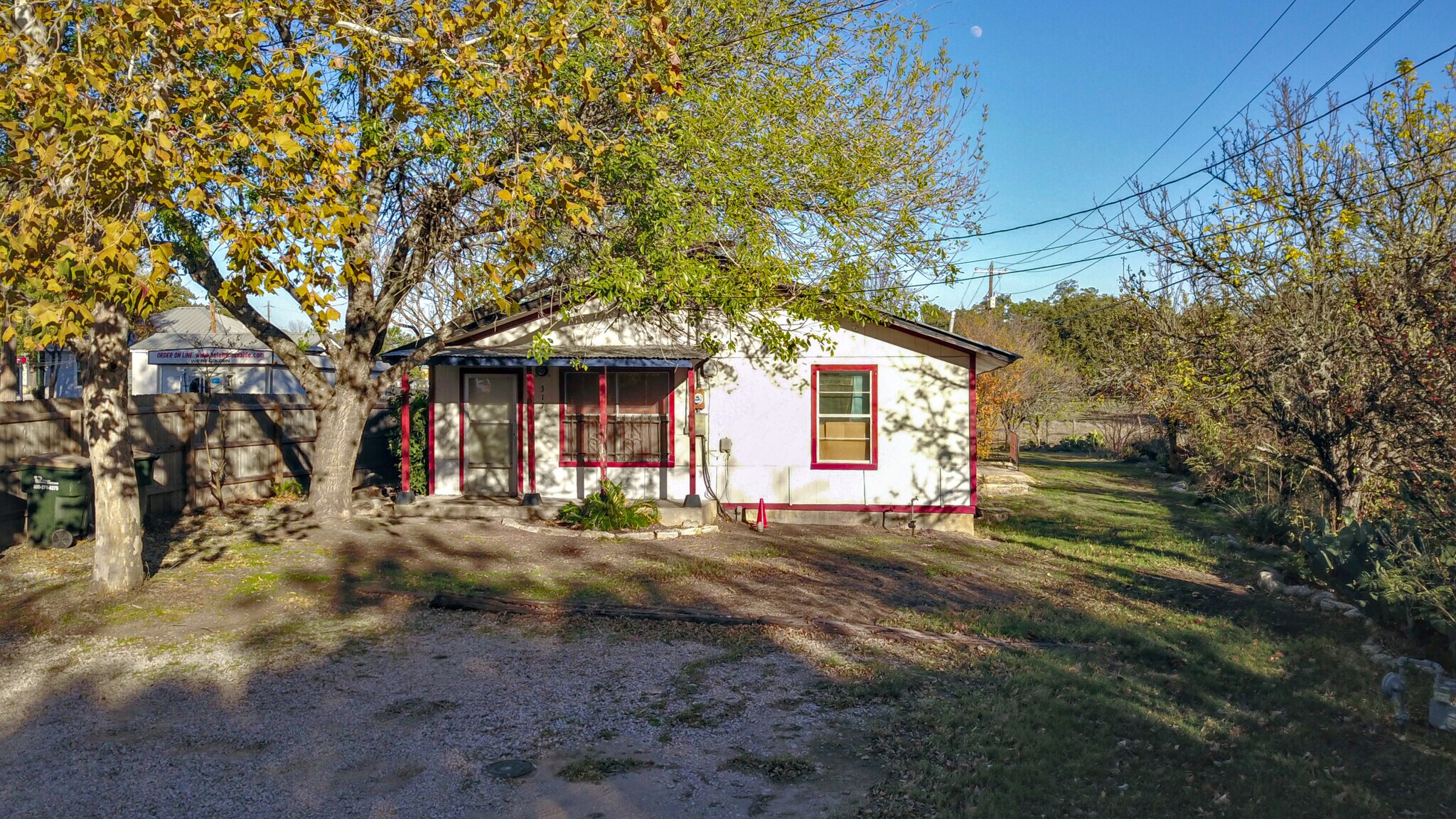 317 N Cedar St, Buda, TX à vendre Photo du bâtiment- Image 1 de 7