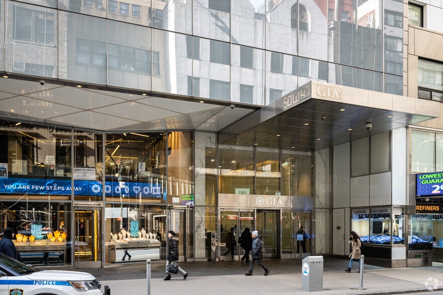 50 W 47th St, New York, NY for lease - Building Photo - Image 2 of 6