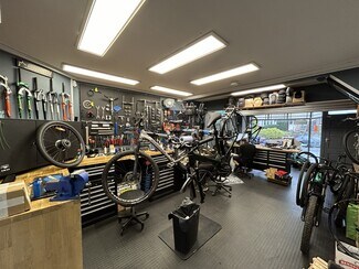 Plus de détails pour 63-63A Stoke Hl, Bristol - Commerce de détail à vendre