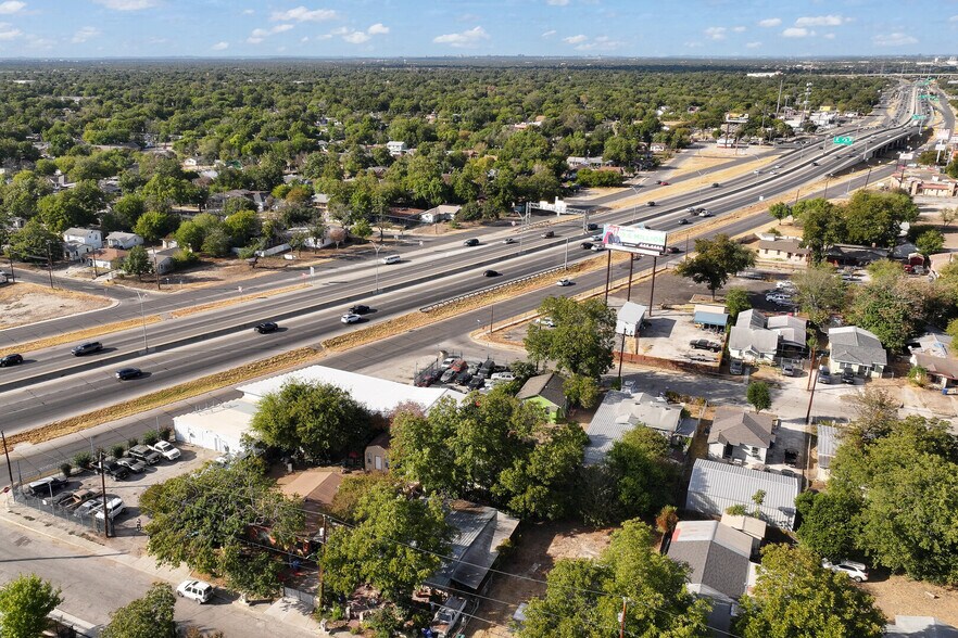 5220 Interstate Highway 35 S, San Antonio, TX à vendre - Photo du bâtiment - Image 3 de 26