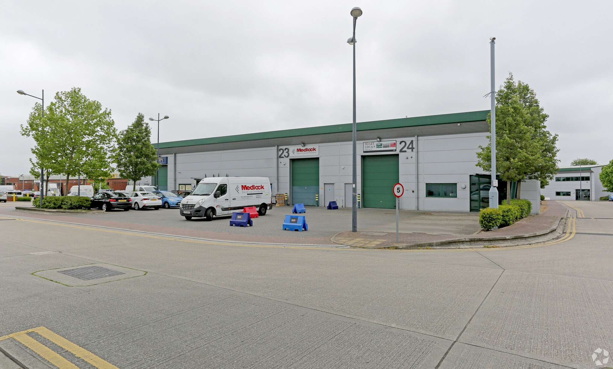 Lincoln Rd, Enfield à louer Photo principale- Image 1 de 12