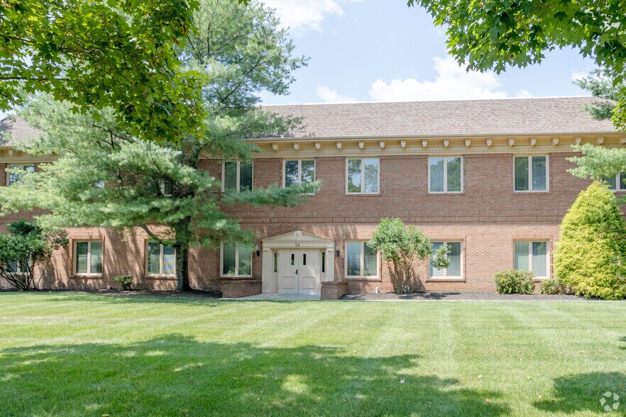 24 S Holmdel Rd, Holmdel, NJ à louer - Photo du bâtiment - Image 1 de 7