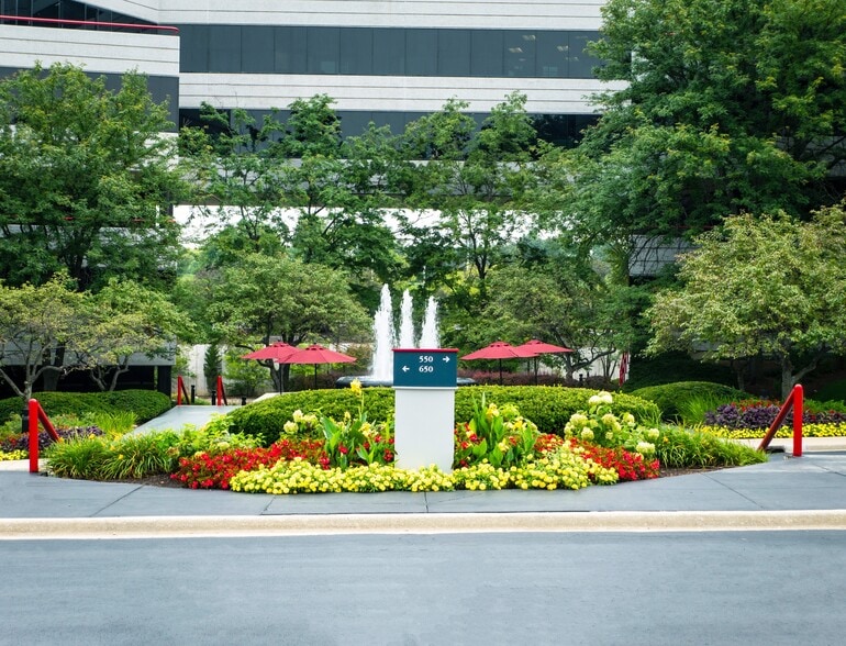 550-650 Warrenville Rd, Lisle, IL for lease - Building Photo - Image 2 of 7