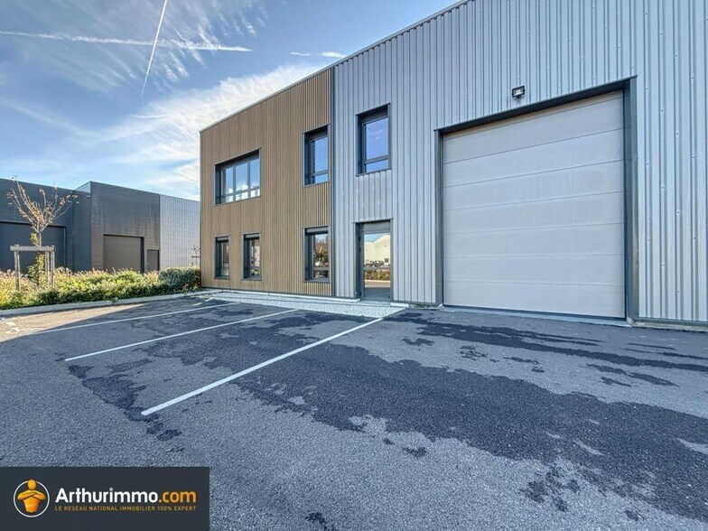 Flex in Bourgoin-Jallieu for lease - Building Photo - Image 2 of 9