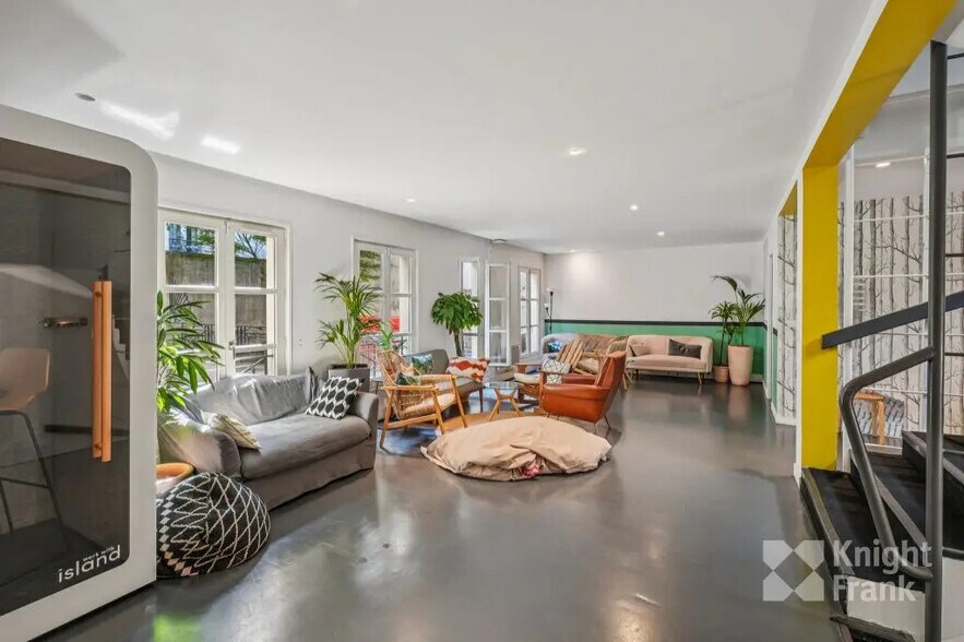 26 Rue Henry Monnier, Paris à vendre - Photo du bâtiment - Image 3 de 14