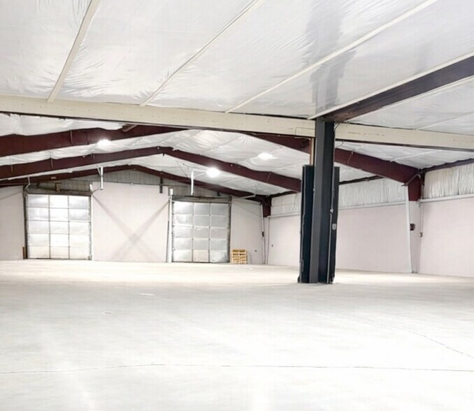 5232 Tractor Rd, Toledo, OH for lease - Interior Photo - Image 1 of 2