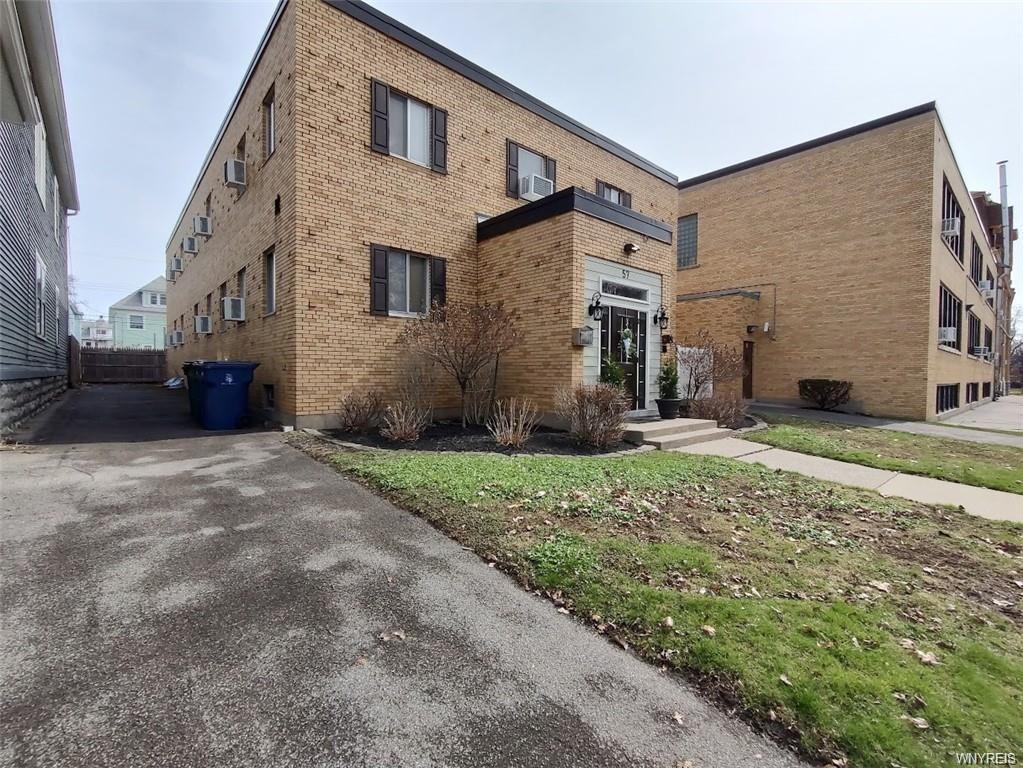 57 Saint Johns Parkside St, Buffalo, NY à louer Photo principale- Image 1 de 27