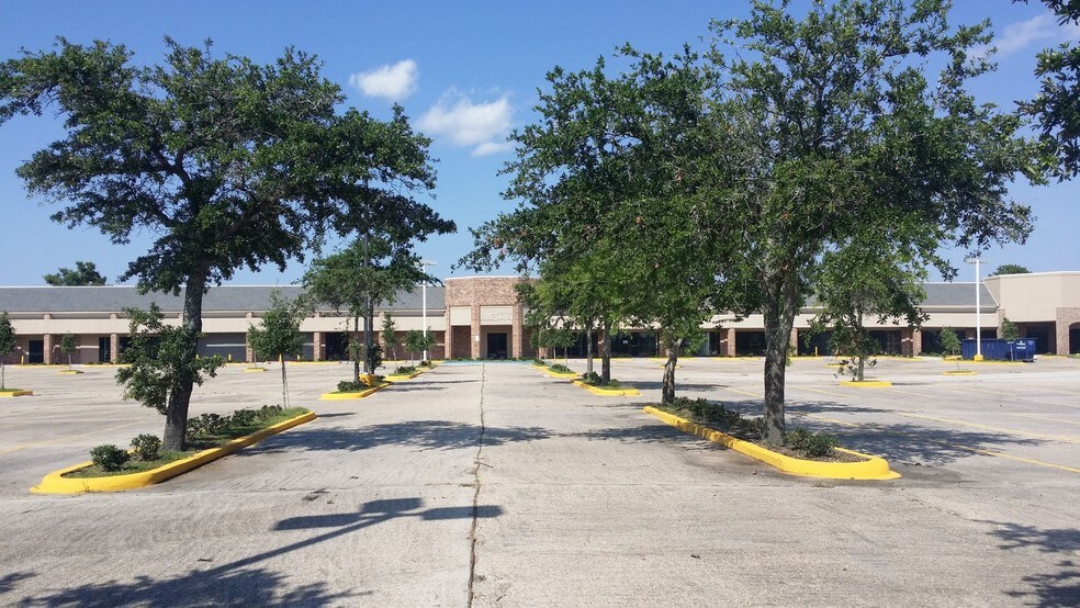 8700 Lake Forest Blvd, New Orleans, LA à louer - Photo du bâtiment - Image 3 de 4