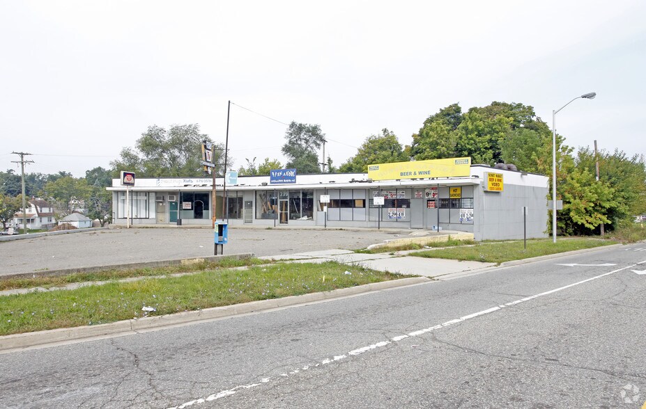 745 N Perry St, Pontiac, MI for lease - Primary Photo - Image 1 of 3