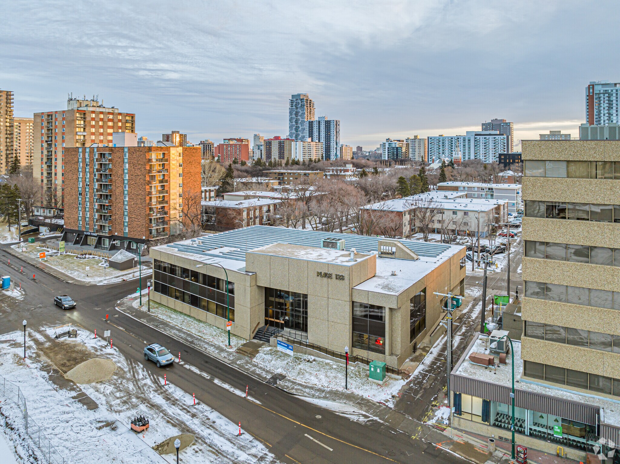 12315 Stony Plain Rd NW, Edmonton, AB à louer Photo du bâtiment- Image 1 de 5