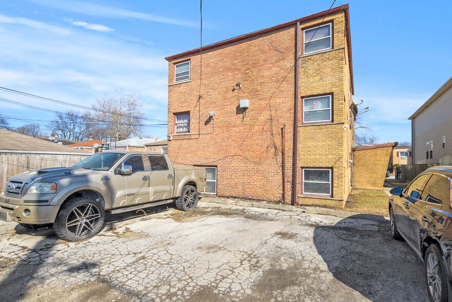 8624 S Maryland Ave, Chicago, IL for sale - Primary Photo - Image 1 of 24