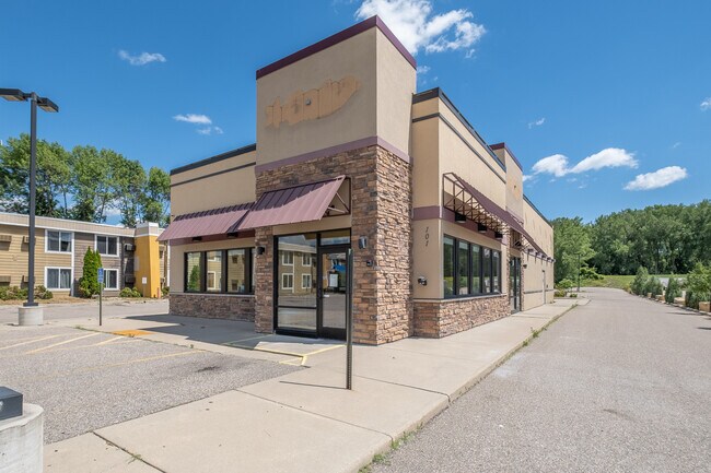 Plus de détails pour 101 W Lind St, Mankato, MN - Commerce de détail à louer
