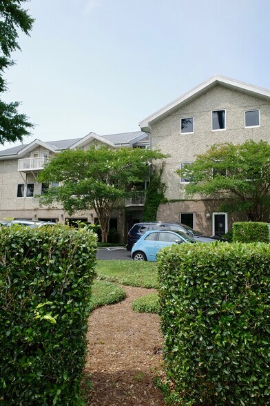2018 Eastwood Rd, Wilmington, NC à louer - Photo du bâtiment - Image 2 de 27