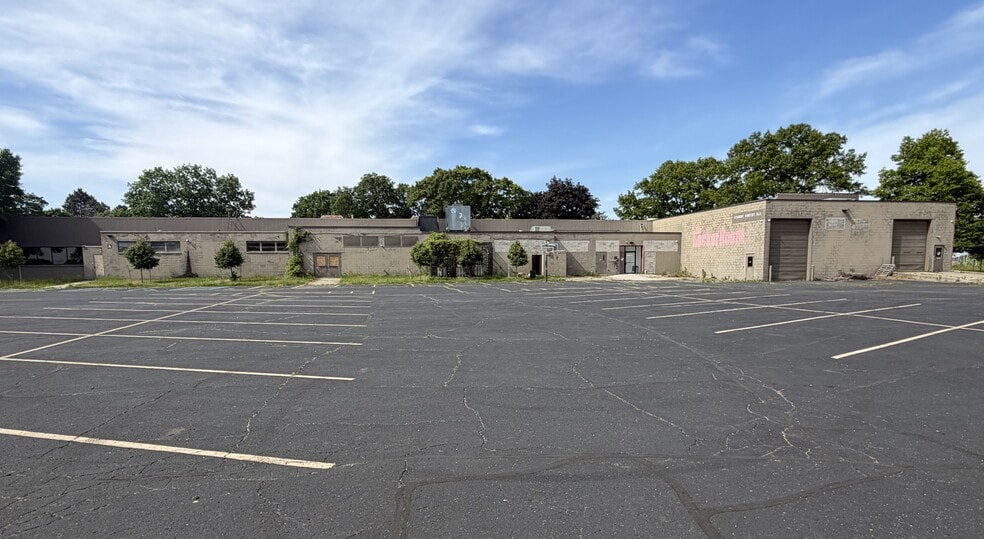 850 Ladd Rd, Walled Lake, MI for sale - Building Photo - Image 1 of 12
