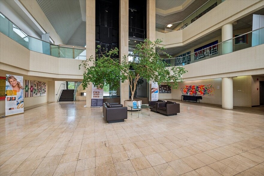 1465 State Route 31 S, Annandale, NJ à vendre - Hall d’entrée - Image 2 de 19