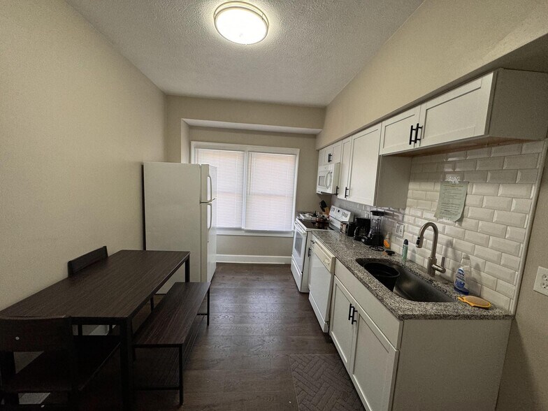 5222 E Washington St, Indianapolis, IN à vendre - Photo intérieure - Image 3 de 9