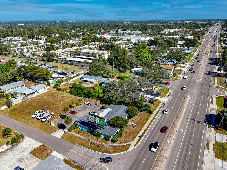 14385 Walsingham Rd, Largo, FL à vendre - Photo du bâtiment - Image 2 de 23