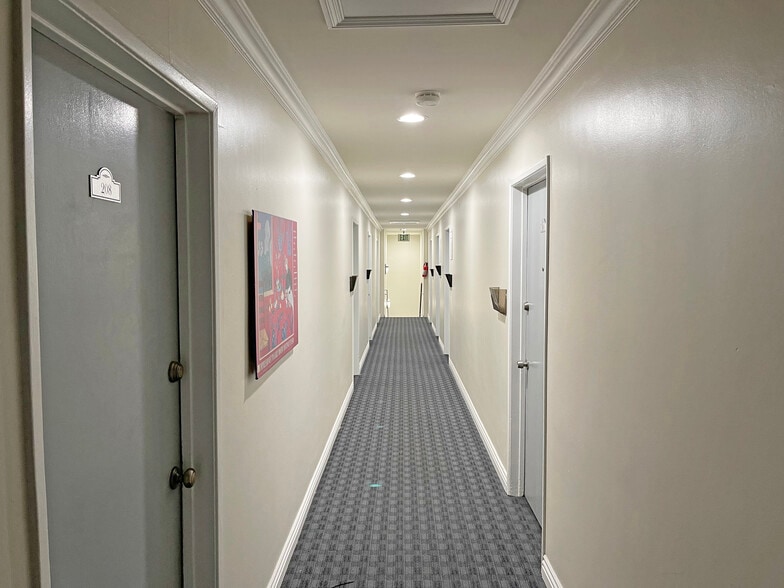 11350 Ventura Blvd, Studio City, CA for lease - Interior Photo - Image 2 of 8