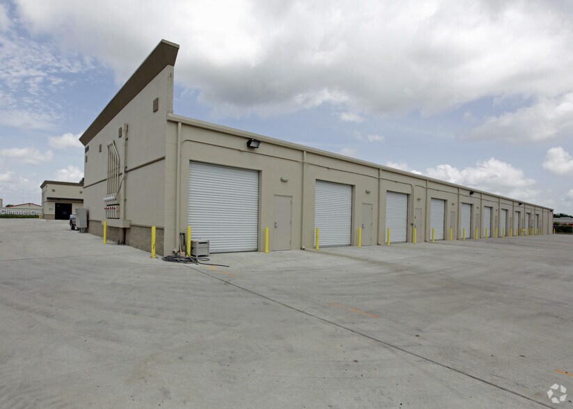 19830 FM 1093, Richmond, TX à louer - Photo du bâtiment - Image 2 de 7