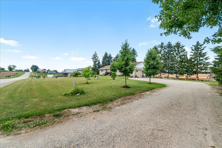 383731 Salford Rd, Salford, ON à vendre - Photo du bâtiment - Image 3 de 20