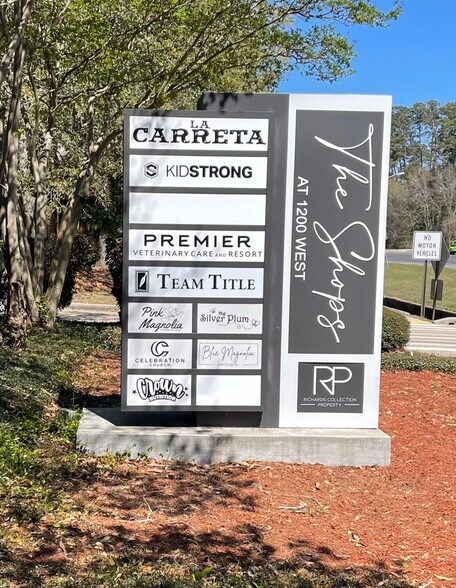 1200 W Causeway Approach, Mandeville, LA à louer - Photo du bâtiment - Image 2 de 7