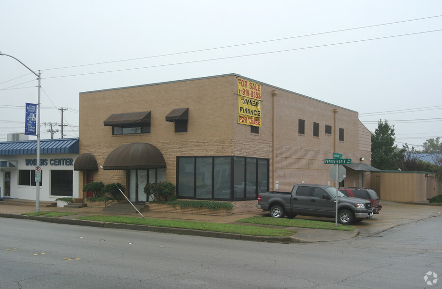 821-823 Pennsylvania Ave, Fort Worth, TX for sale - Building Photo - Image 1 of 1