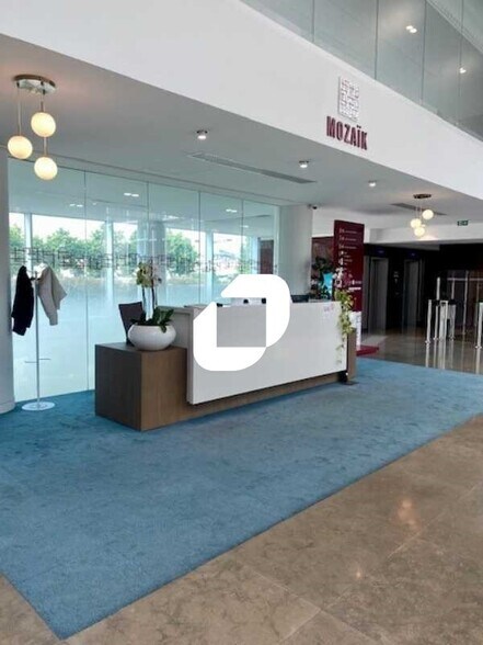 Bureau dans Rueil-Malmaison à louer - Photo du bâtiment - Image 2 de 29
